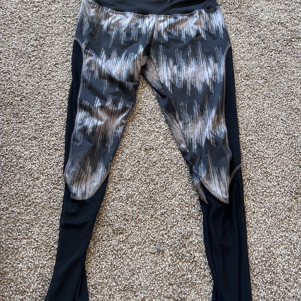 Stylish Black and Gray Patterned Leggings